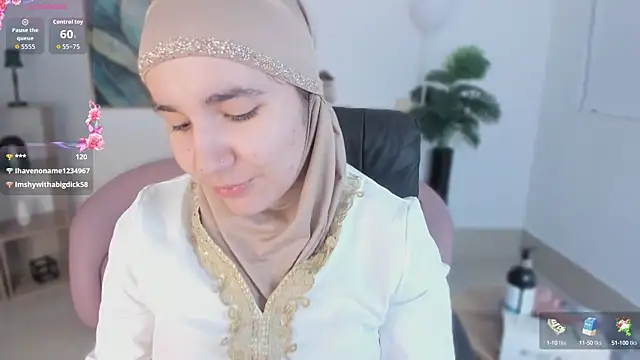 Snapshot of Ayha_khalaf chatting on 09.24.25 Ayha khalaf online show from 09.24.25