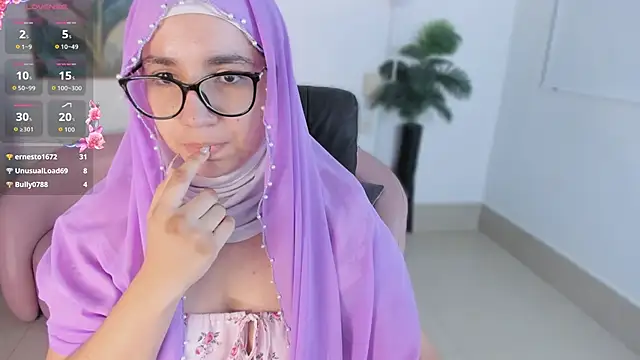 Snapshot of Ayha_khalaf chatting on 09.25.25 Ayha khalaf online show from 09.25.25