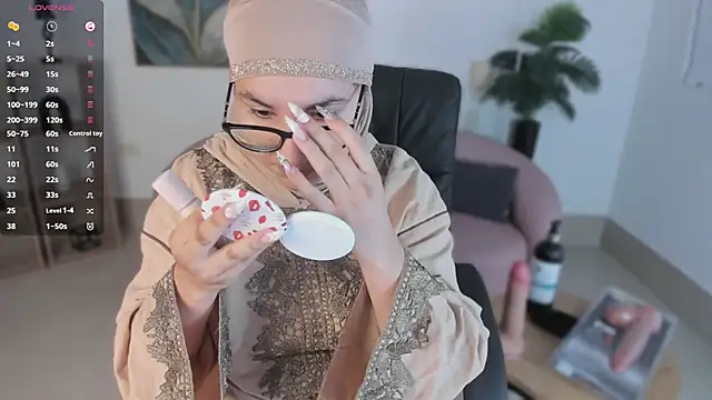 Snapshot of Ayha_khalaf chatting on 09.27.25 Ayha khalaf online show from 09.27.25