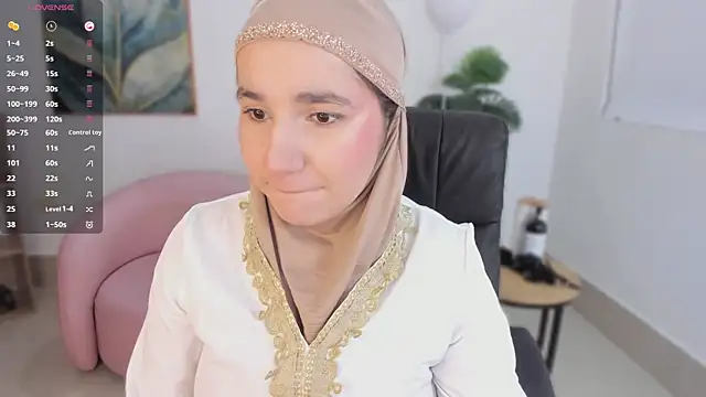 Snapshot of Ayha_khalaf chatting on 09.28.25 Ayha khalaf online show from 09.28.25