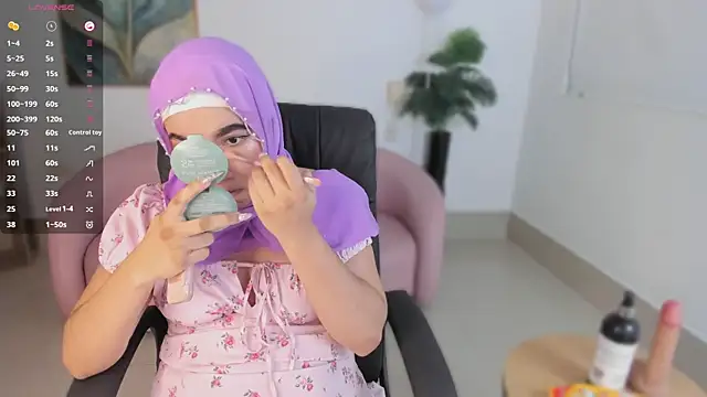 Snapshot of Ayha_khalaf chatting on 10.06.25 Ayha khalaf online show from 10.06.25