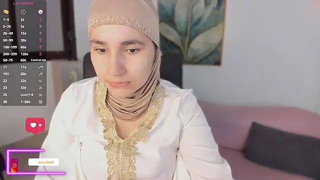 Snapshot of Ayha_khalaf chatting on 10.08.25 Ayha khalaf online show from 10.08.25