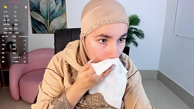 Snapshot of Ayha_khalaf chatting on 10.09.25 Ayha khalaf online show from 10.09.25