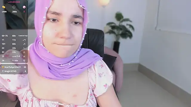 Snapshot of Ayha_khalaf chatting on 10.10.25 Ayha khalaf online show from 10.10.25