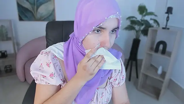 Snapshot of Ayha_khalaf chatting on 10.16.25 Ayha khalaf online show from 10.16.25