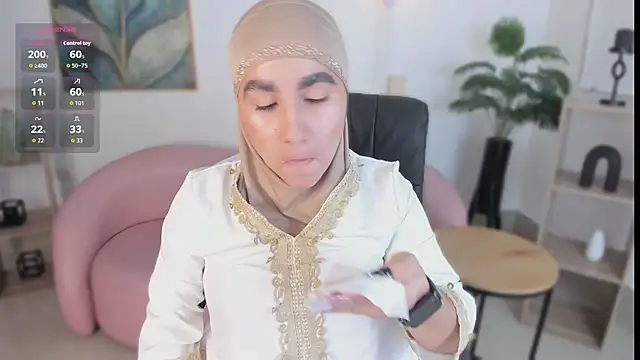 Snapshot of Ayha_khalaf chatting on 10.17.25 Ayha khalaf online show from 10.17.25