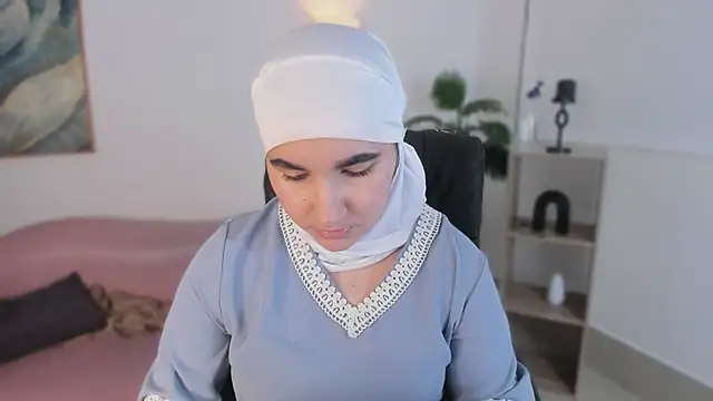 Snapshot of Ayha_khalaf chatting on 10.21.25 Ayha khalaf online show from 10.21.25