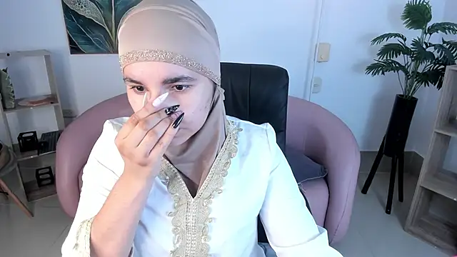 Snapshot of Ayha_khalaf chatting on 10.24.25 Ayha khalaf online show from 10.24.25