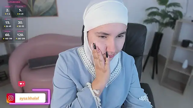 Snapshot of Ayha_khalaf chatting on 10.26.25 Ayha khalaf online show from 10.26.25