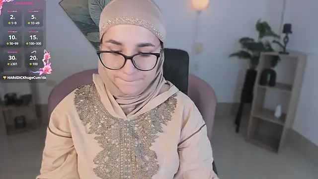 Snapshot of Ayha_khalaf chatting on 10.30.25 Ayha khalaf online show from 10.30.25