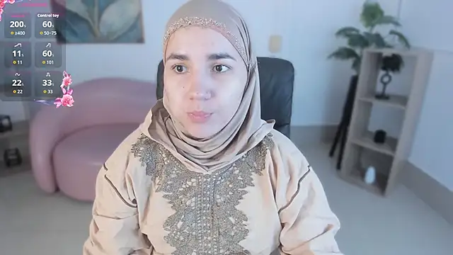 Snapshot of Ayha_khalaf chatting on 11.15.25 Ayha khalaf online show from 11.15.25