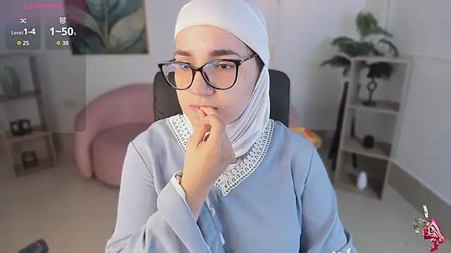 Snapshot of Ayha_khalaf chatting on 11.21.25 Ayha khalaf online show from 11.21.25