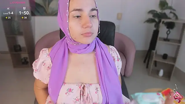 Snapshot of Ayha_khalaf chatting on 11.23.25 Ayha khalaf online show from 11.23.25