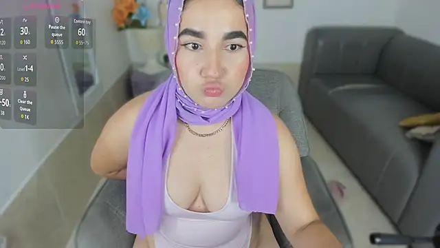 Snapshot of Ayha_khalaf chatting on 11.23.25 Ayha khalaf online show from 11.23.25