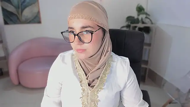 Snapshot of Ayha_khalaf chatting on 11.30.25 Ayha khalaf online show from 11.30.25