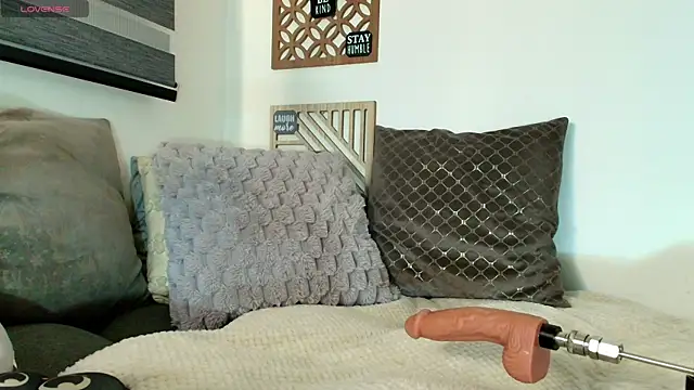 love sharol  online show from 09.15.25