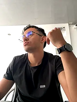 Snapshot of Thonny-becker chatting on 10.05.25 Thonny-becker online show from 10.05.25