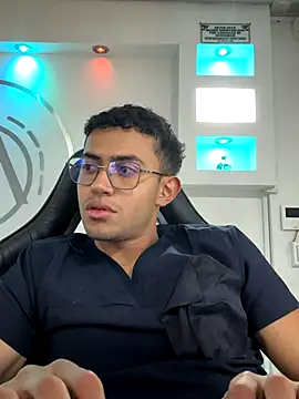 Snapshot of Thonny-becker chatting on 10.24.25 Thonny-becker online show from 10.24.25