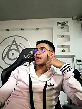 Snapshot of Thonny-becker chatting on 11.02.25 Thonny-becker online show from 11.02.25