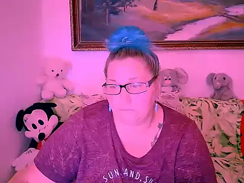 Snapshot of mayamayx chatting on 10.18.25 mayamayx online show from 10.18.25