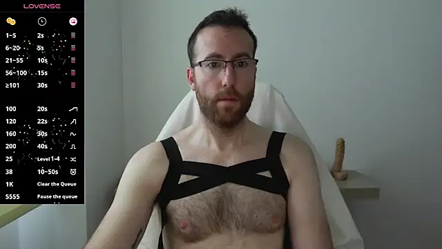 Snapshot of machohiberiko chatting on 02.22.25 machohiberiko online show from 02.22.25