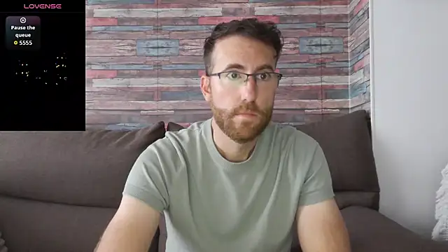 Snapshot of machohiberiko chatting on 10.27.25 machohiberiko online show from 10.27.25