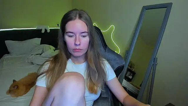 EmilyPaw online show from 11.30.25