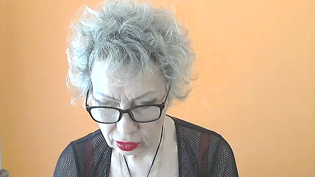 NessyJenixs online show from 04.14.26