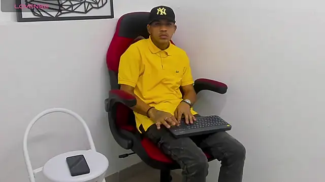 Snapshot of carlos_alber12 chatting on 02.01.25 carlos alber12 online show from 02.01.25