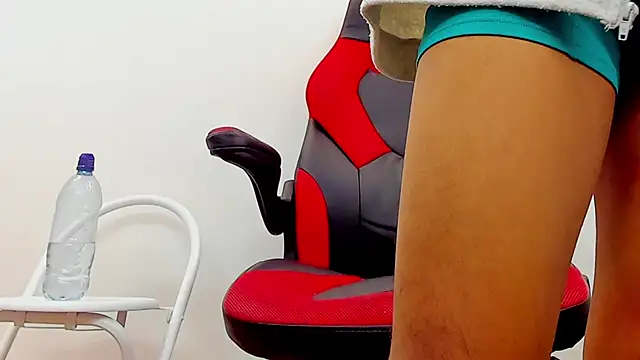 Snapshot of carlos_alber12 chatting on 02.14.25 carlos alber12 online show from 02.14.25