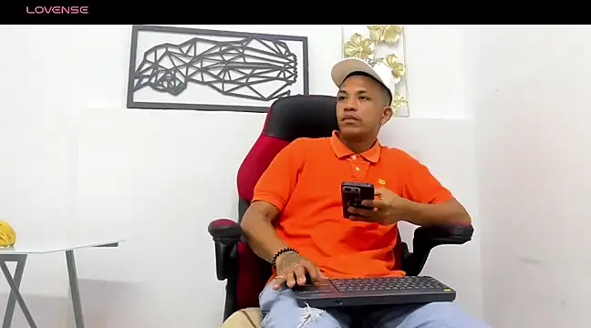 Snapshot of carlos_alber12 chatting on 03.08.25 carlos alber12 online show from 03.08.25