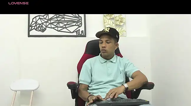 Snapshot of carlos_alber12 chatting on 03.17.25 carlos alber12 online show from 03.17.25