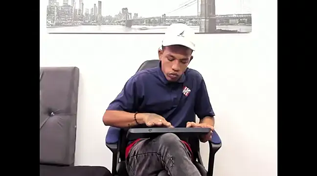 Snapshot of carlos_alber12 chatting on 03.21.25 carlos alber12 online show from 03.21.25