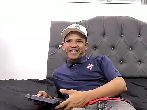 Snapshot of carlos_alber12 chatting on 03.22.25 carlos alber12 online show from 03.22.25