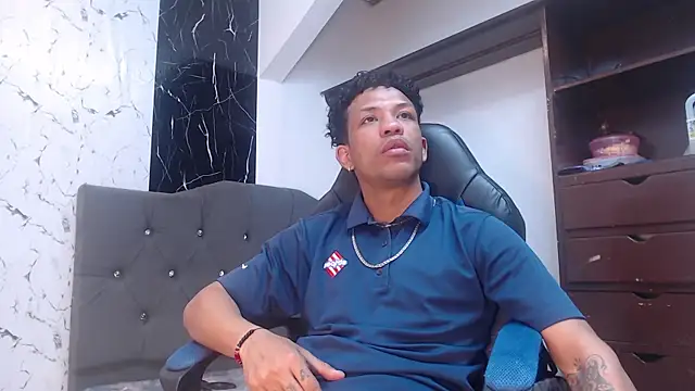 Snapshot of carlos_alber12 chatting on 09.10.25 carlos alber12 online show from 09.10.25