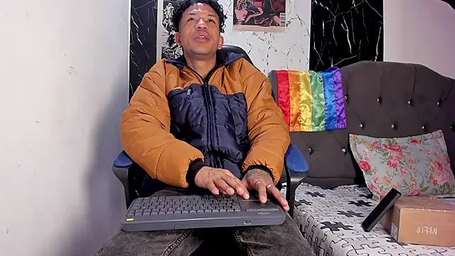 Snapshot of carlos_alber12 chatting on 09.22.25 carlos alber12 online show from 09.22.25