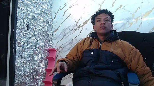 Snapshot of carlos_alber12 chatting on 09.29.25 carlos alber12 online show from 09.29.25