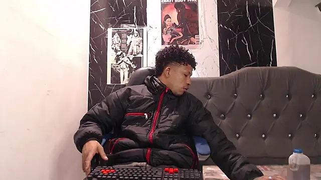 Snapshot of carlos_alber12 chatting on 10.17.25 carlos alber12 online show from 10.17.25