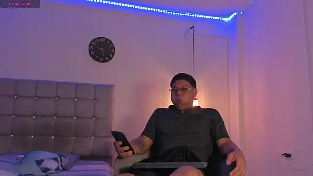 Tylerdrdn online show from 10.28.25