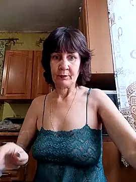 Laura Kiss online show from 11.22.25