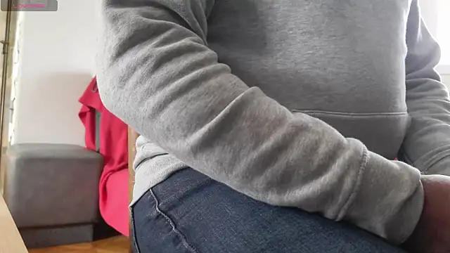 Snapshot of IndienTiger chatting on 11.14.25 IndienTiger online show from 11.14.25