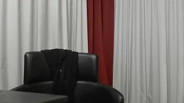 Snapshot of IndienTiger chatting on 03.04.26 IndienTiger online show from 03.04.26