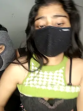 Snapshot of Love-N chatting on 12.21.25 Love-N online show from 12.21.25