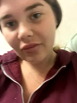 Snapshot of ella_zzz chatting on 10.01.25 ella zzz online show from 10.01.25