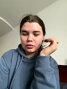 Snapshot of ella_zzz chatting on 01.12.26 ella zzz online show from 01.12.26