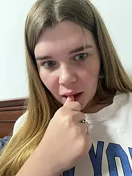 Snapshot of ella_zzz chatting on 02.03.26 ella zzz online show from 02.03.26