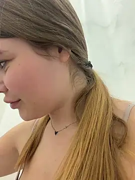 Snapshot of ella_zzz chatting on 03.11.26 ella zzz online show from 03.11.26