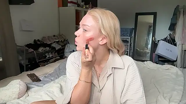 Snapshot of blissdimicco chatting on 05.31.26 blissdimicco online show from 05.31.26