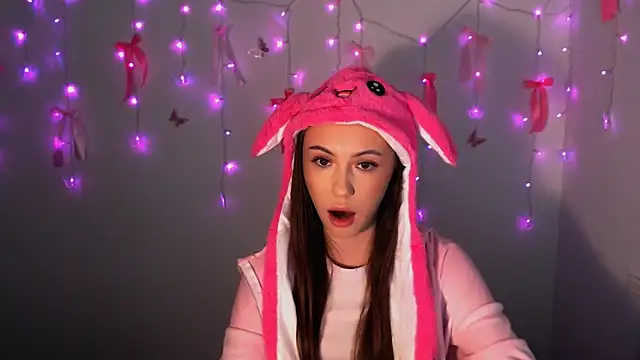 Snapshot of Nikonara_Love chatting on 12.21.25 Nikonara Love online show from 12.21.25