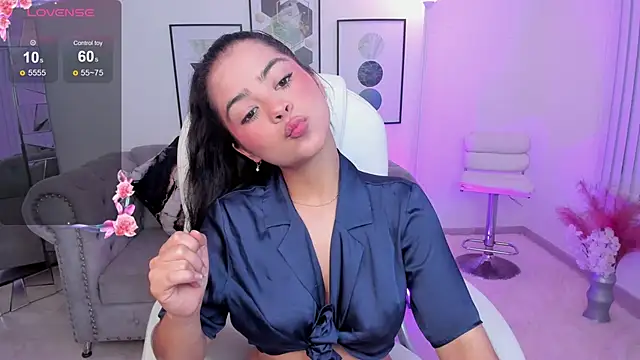 Layla Breezee online show from 01.26.25